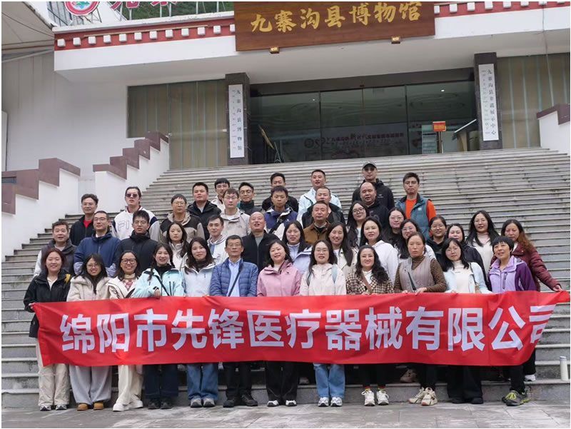 九寨秋深時,先鋒同行路.jpg 九寨秋深時,先鋒同行路.jpg